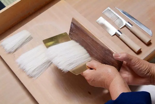 The high quality of Kumano brushes is the result of artisan skills passed down from generation to generation since the end of the Edo period.