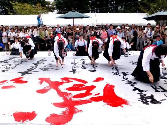 The most popular event at the "Brush Festival" is the "Daisaku Seat Calligraphy" event.