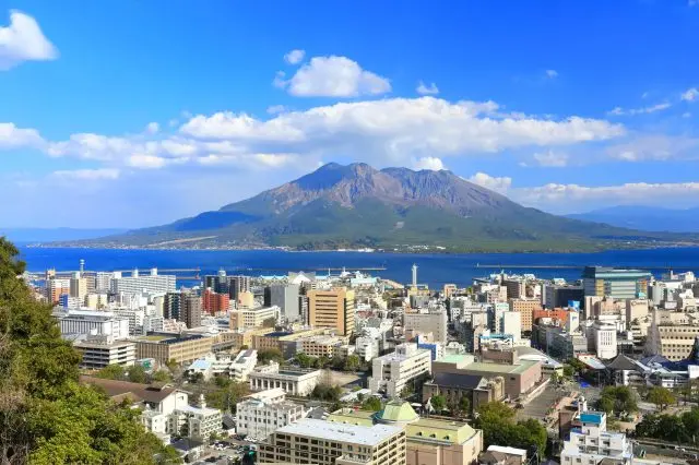 Mr. Nomoto overlaps with the scenery of Seattle, Kagoshima, where big cities and wilderness are next to each other.