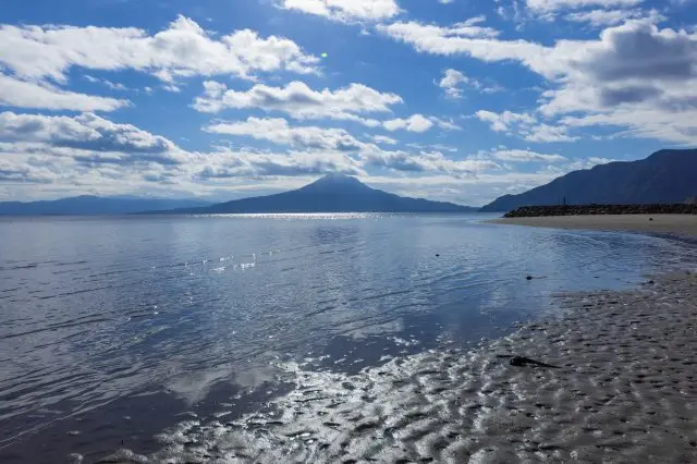 The charm of Sakurajima and Kinko Bay where you can learn, know and feel from two experts