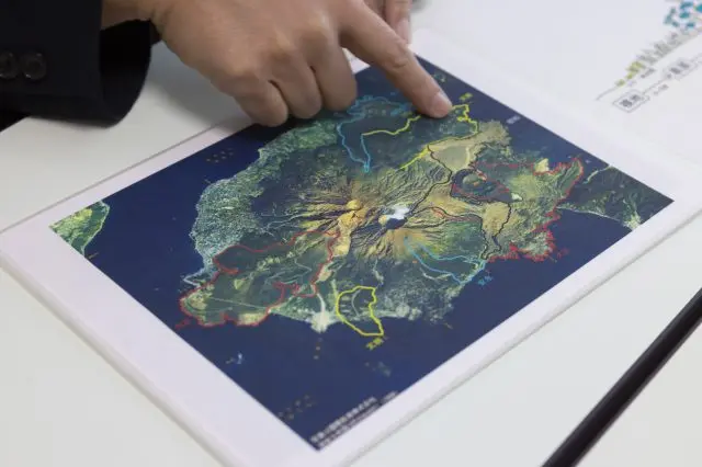The Sakurajima area has lava formations from various eras, showing the transition of vegetation from one era to the next.