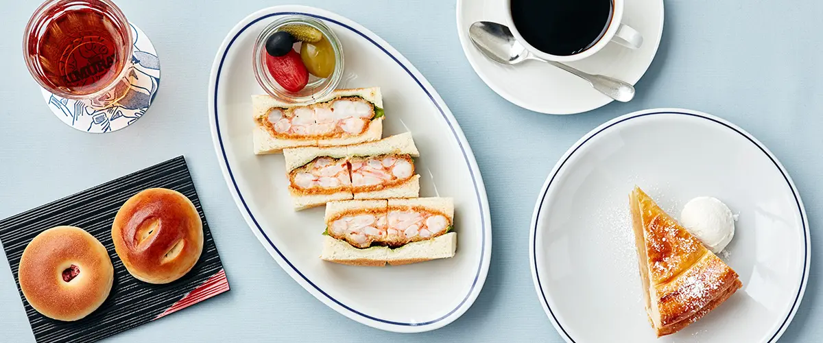 2樓的咖啡店提供三明治及甜點等輕食料理