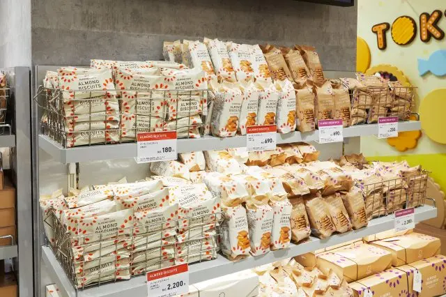 Baked goods using luxurious almond powder, which is only available at the store, are also attractive.