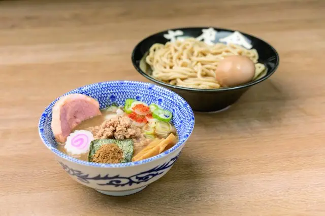 “Tsukemen (dipping noodles)" featuring the powerful flavor created by the combination of thick soup and extra-thick noodles.