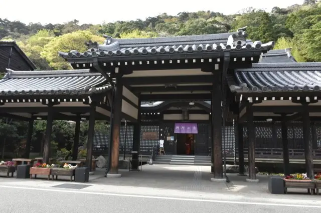 「御所之汤」的外观以京都御所为灵感而建造