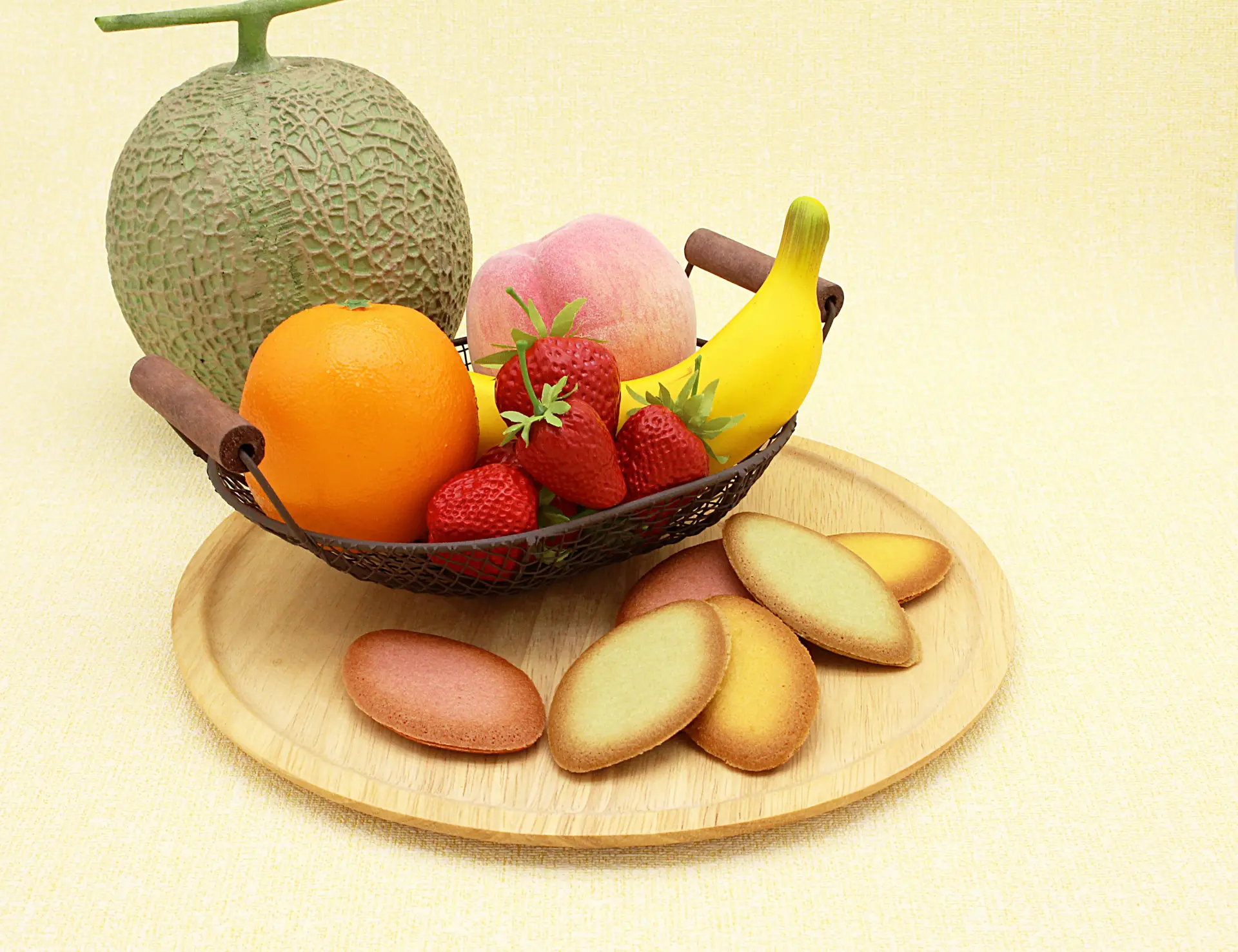 口のなかに広がるフルーツ感がたまらないチョコサンドクッキー