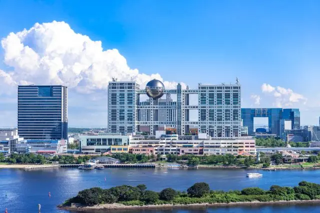 台场地标之一。令人印象深刻的建筑风格和醒目的球体瞭望台