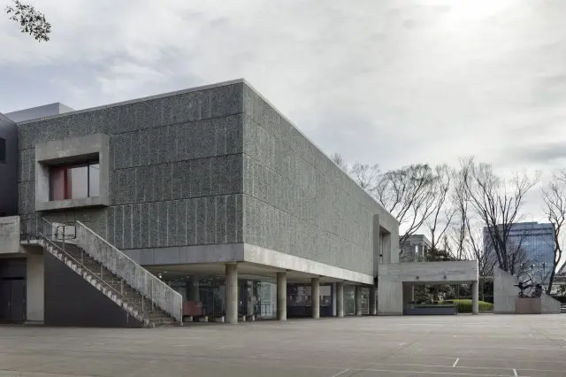 部份建築被選定為世界遺產而深受矚目！由勒・柯比西耶一手設計，館內堪稱西洋美術的寶庫