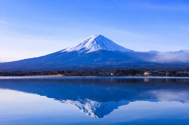 Lake Kawaguchiko is where you can see the “upside-down Fuji,” one of Japan's most iconic scenic views.