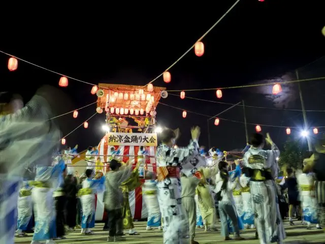 Many "Bon Odori" events welcome impromptu participation, so why not give it a try?