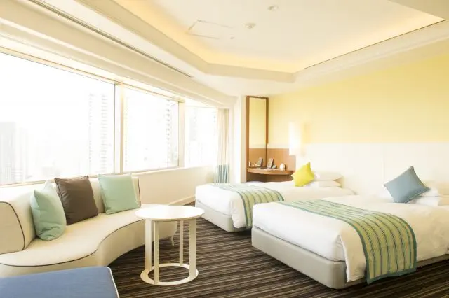 If you’re traveling with kids, hotels with family rooms are a great choice