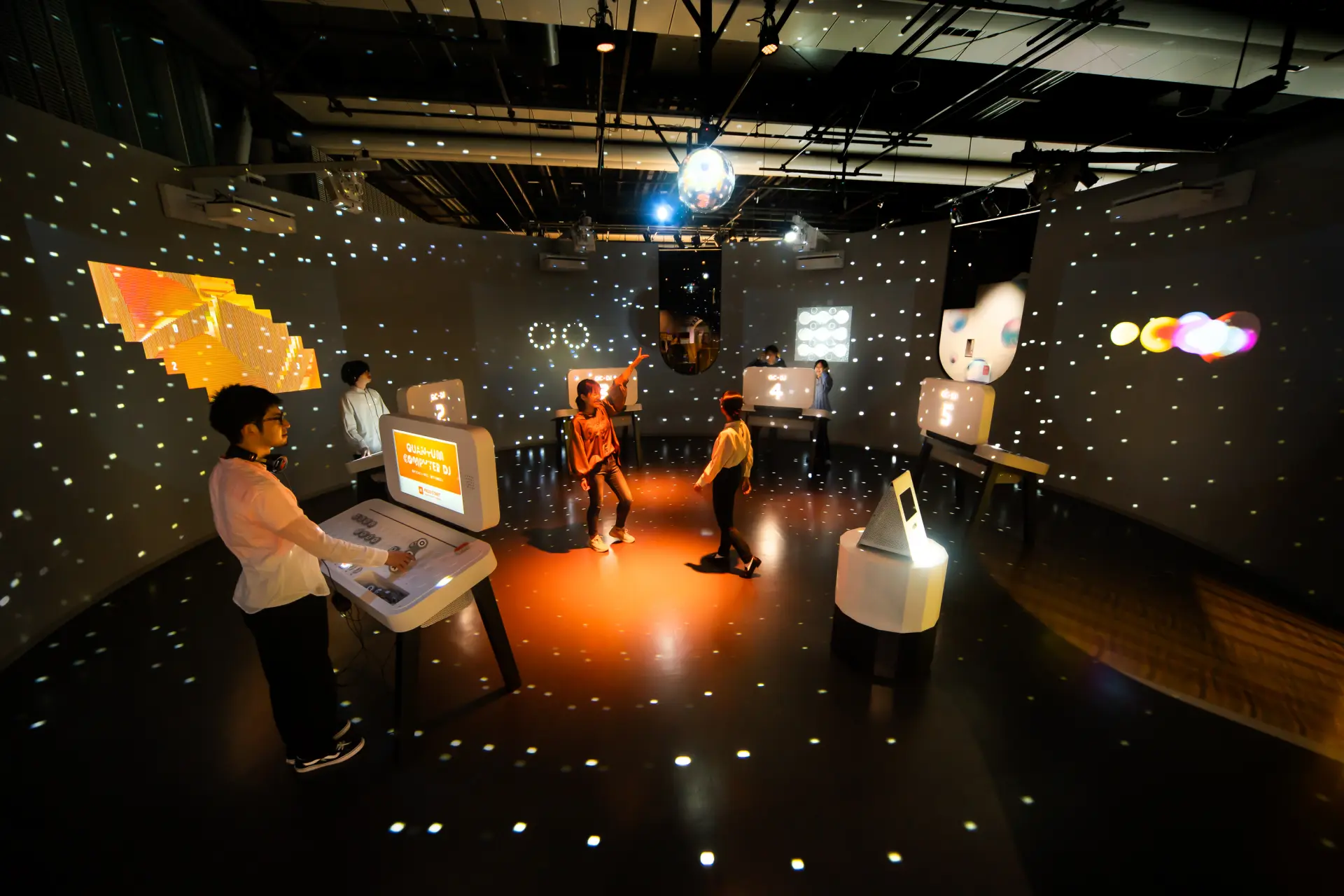 A showcase of cutting-edge science and technology in action, from the latest technologies and global environmental issues to space exploration and the mysteries of life.