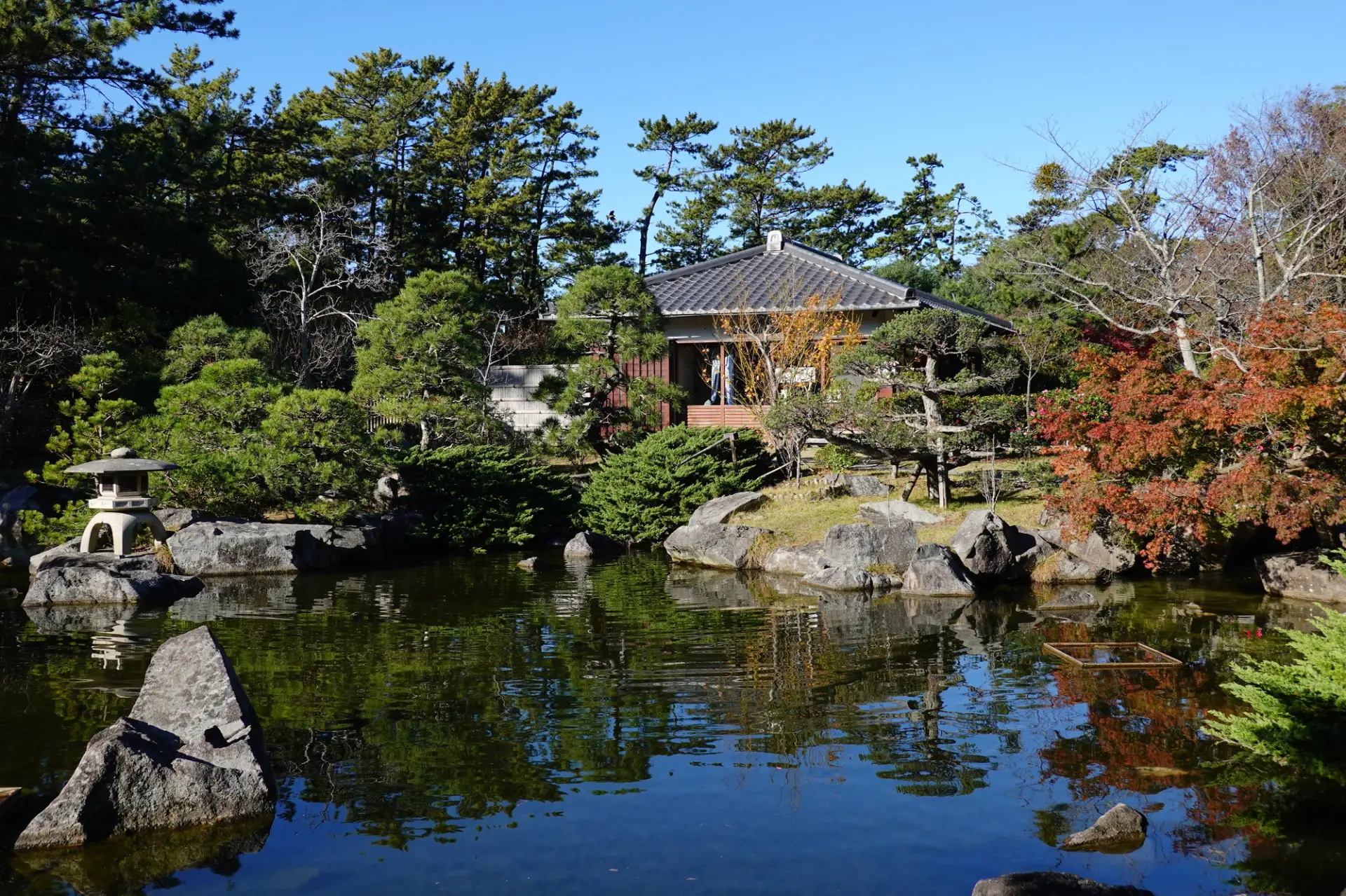 景色優美,並設有和風咖啡店的公園