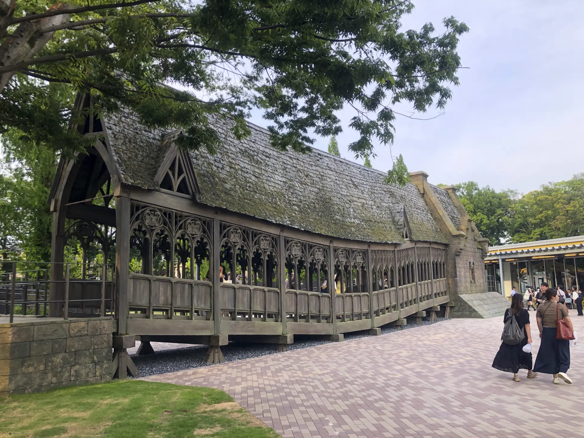 The Hogwarts Bridge just steps from the Butterbeer Bar