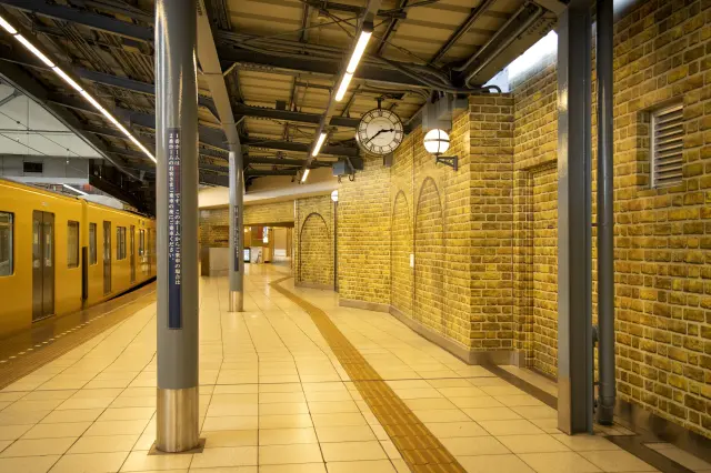 キングス・クロス駅を彷彿とさせる雰囲気が漂う西武鉄道池袋駅
