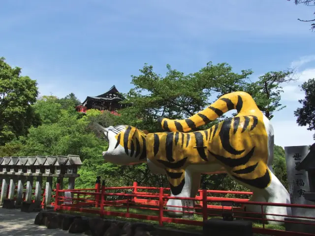 Snap a shot with the larger-than-life papier-mache tiger, with the main hall in the background!