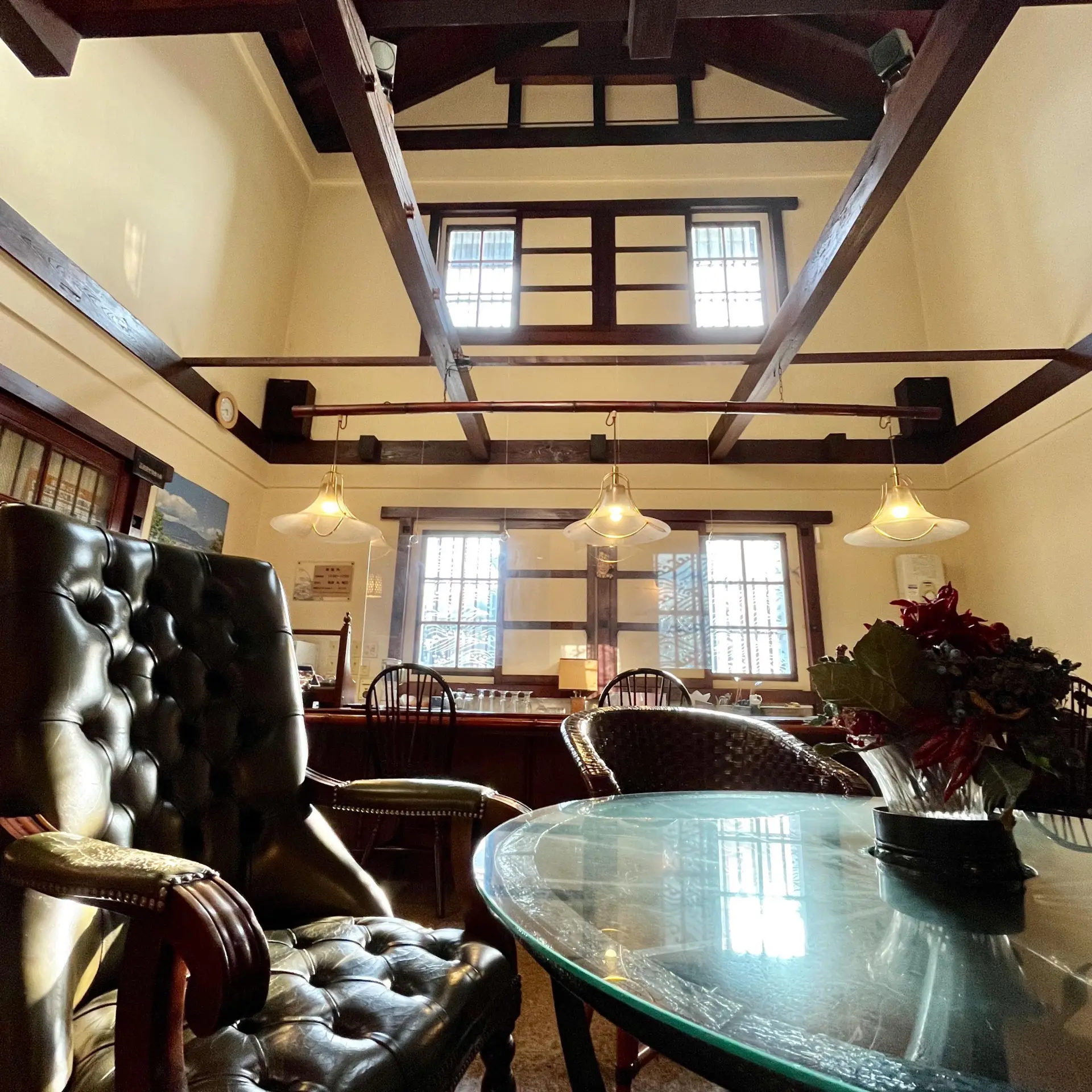 文化人が愛した地に残された土蔵の店舗で、和洋それぞれのレトロな雰囲気を嗜む