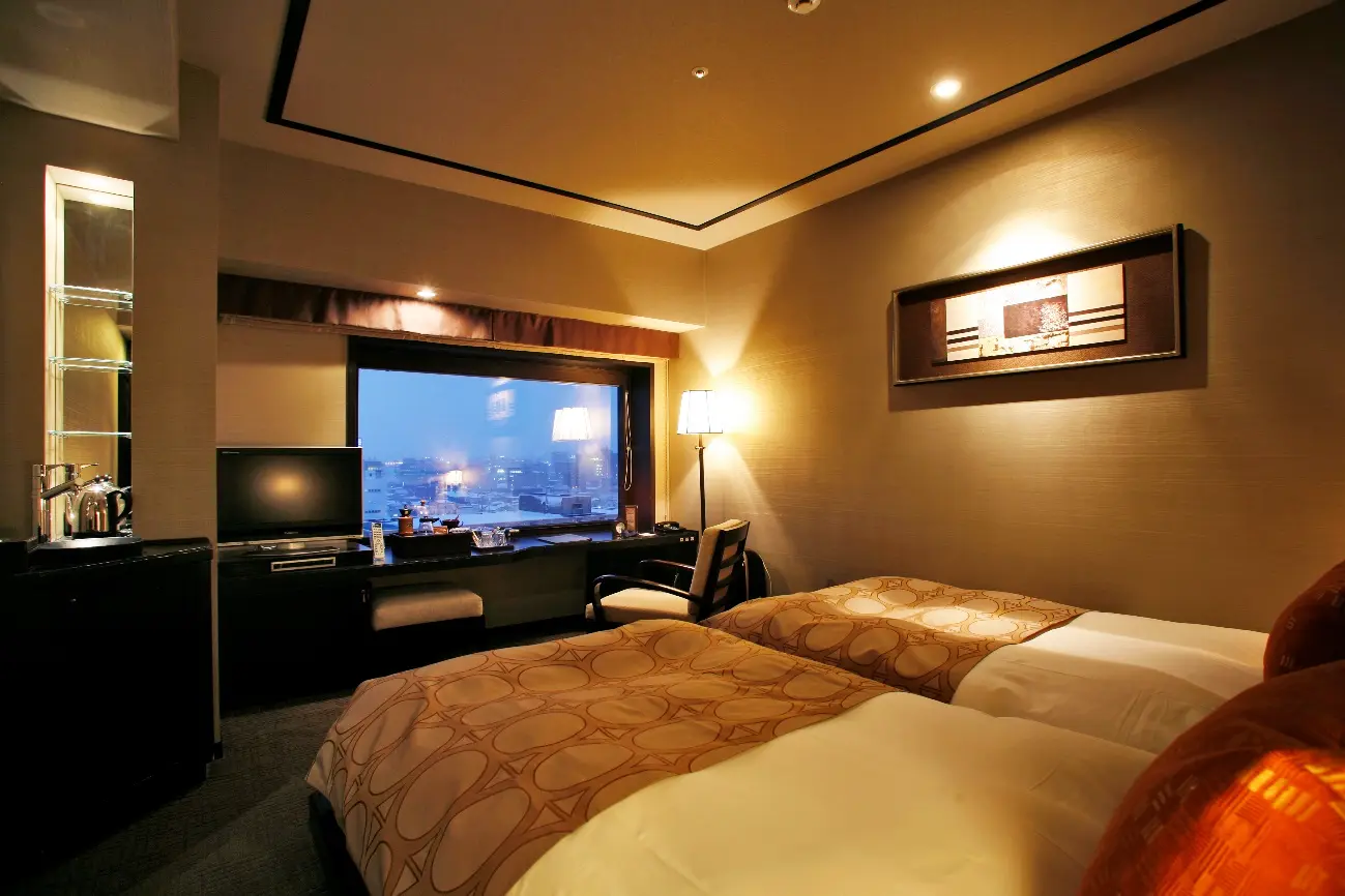 大正ロマンを感じる館内で、北海道の味覚をふんだんに集めた人気朝食と絶景風呂を堪能