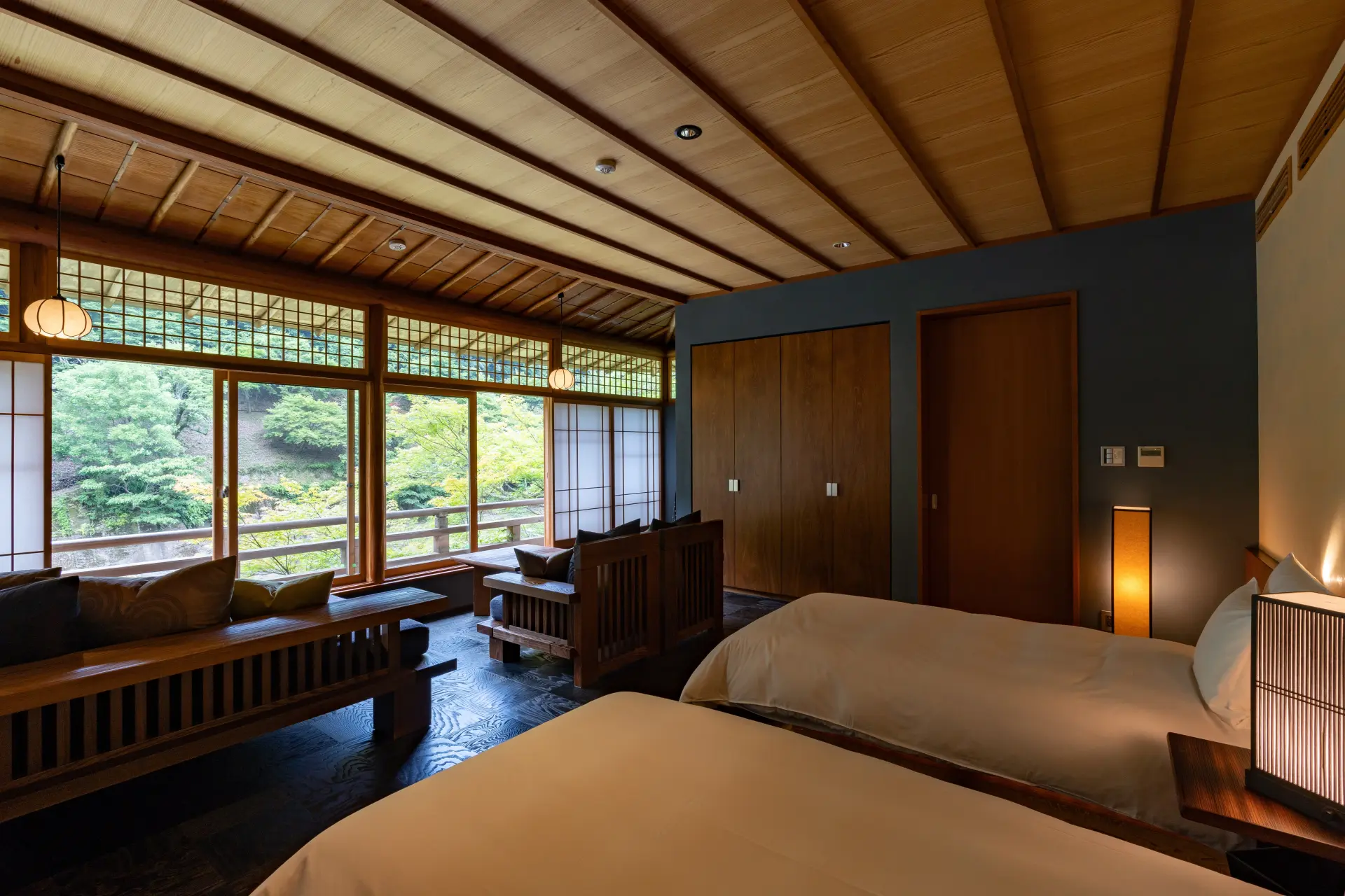 自然豊かな嵐山に立つ非日常を味わえる高級リゾート