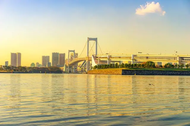 「おだいばビーチ」から見られる東京の美しい夕焼け