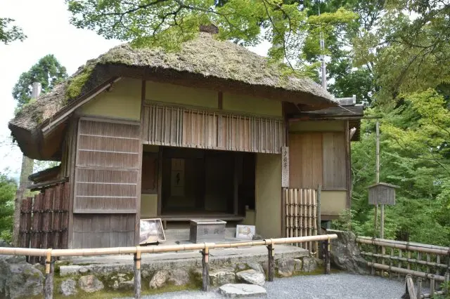 采用巧妙结构的「夕佳亭」，让人即使在狭小的空间也不会感到拘束