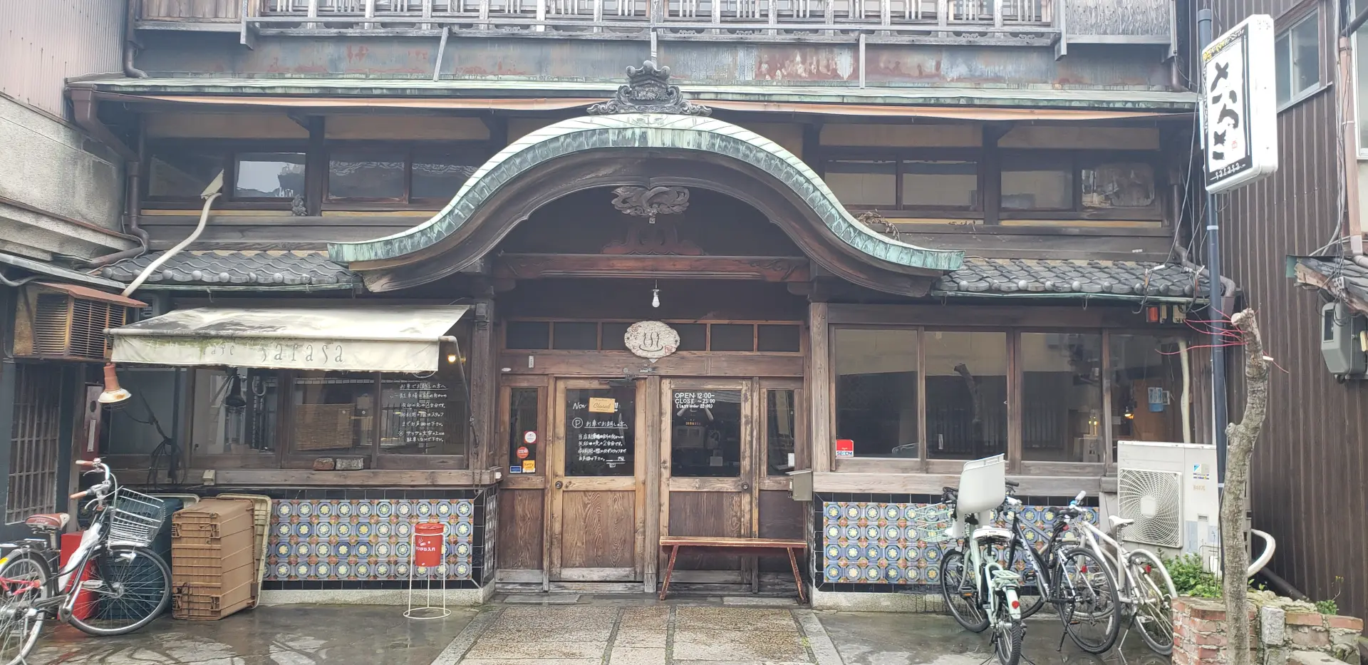 築80年の銭湯をリノベーションしたカフェ