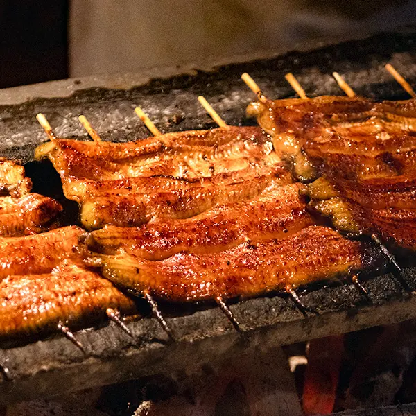 熟練の料理人による絶品国産鰻料理に舌鼓