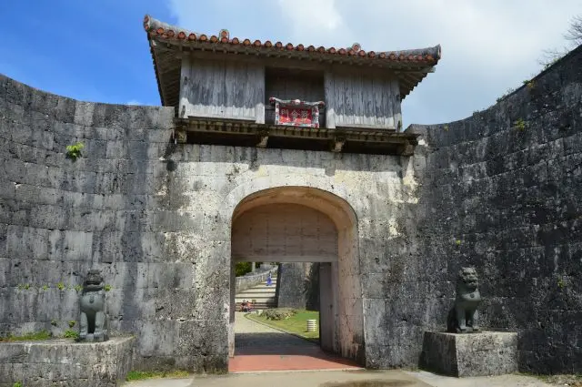 曾是歡迎中國時節的「歡會門」，正在敞開門扉迎接著八方來客