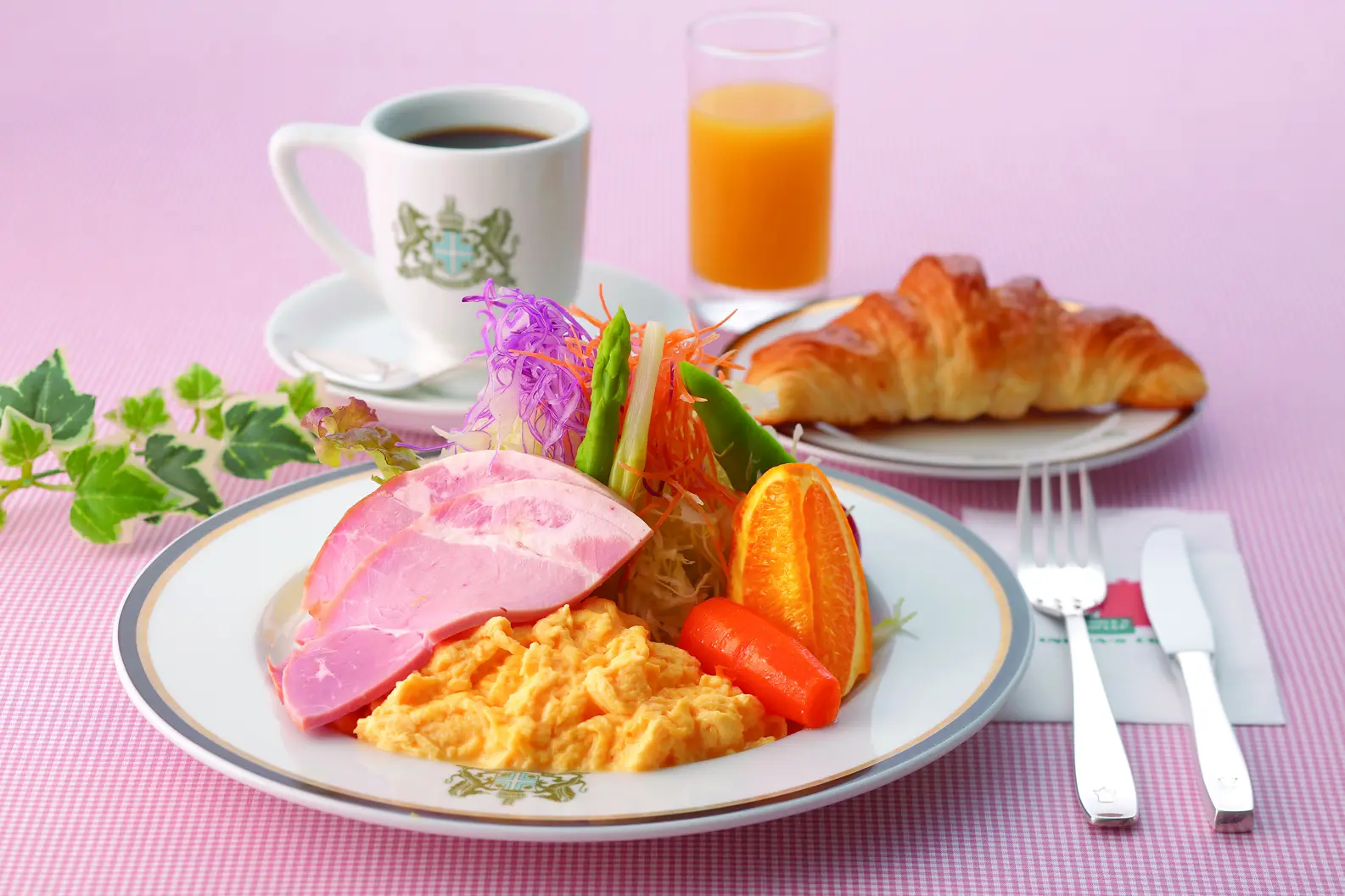 京都で長く愛される喫茶店で、優雅な朝食とコーヒーを