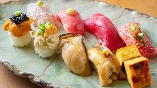 京都御所近くの大人空間の寿司屋で、素材や製法にこだわる職人技を堪能