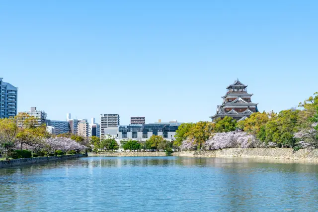 風情十足的天守閣是廣島城的必看亮點