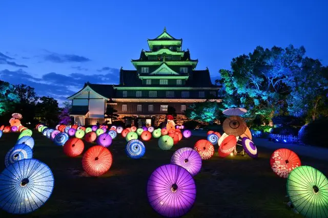 「乌城灯源乡」活动期间笼罩在梦幻氛围之中的冈山城