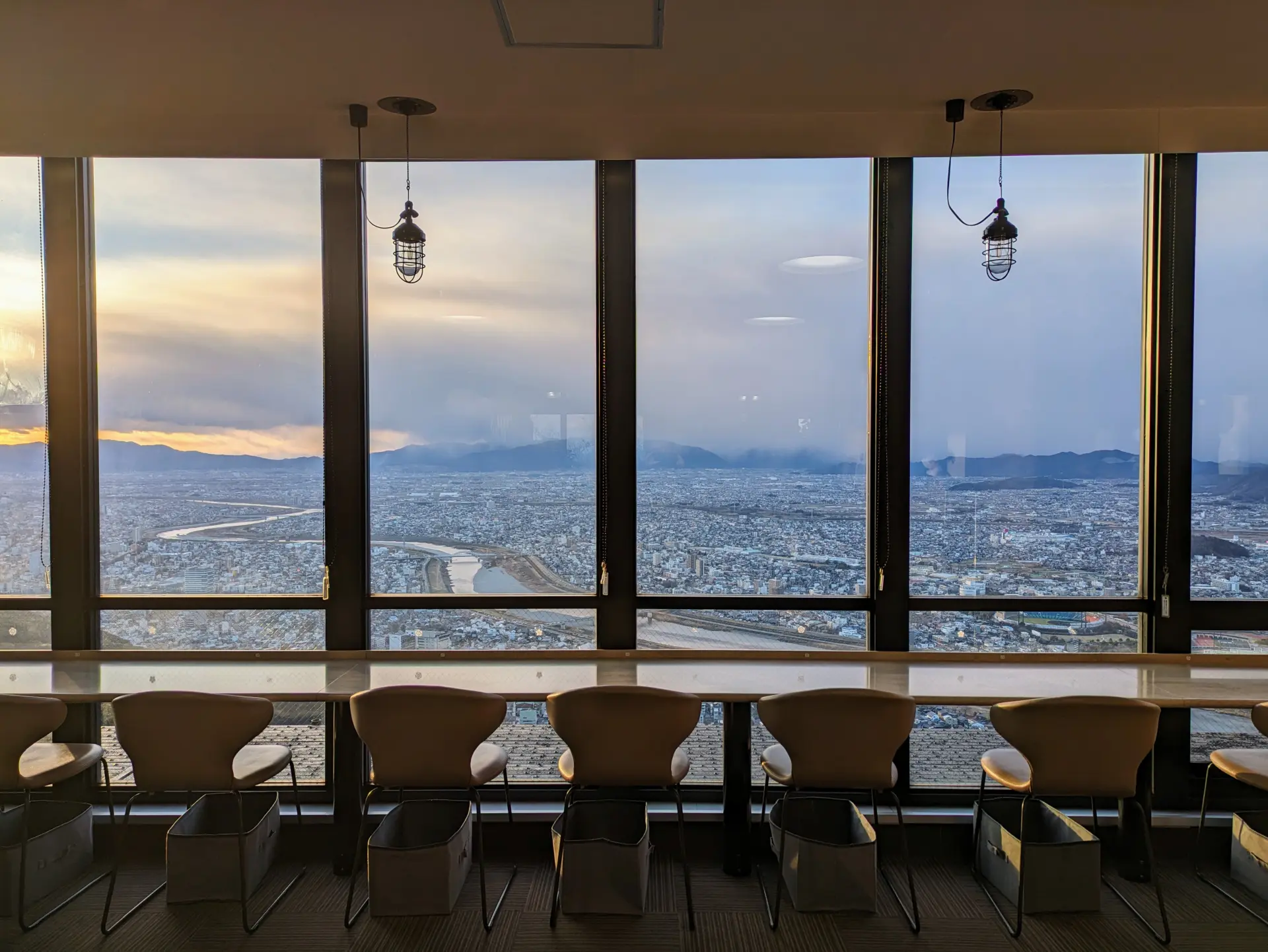 金華山山頂付近にあるロケーション抜群のレストラン