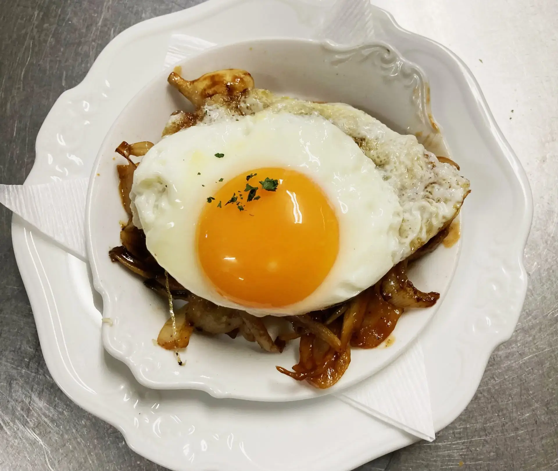 招牌的「Chicken Miyabeya」视觉上如西式餐点般