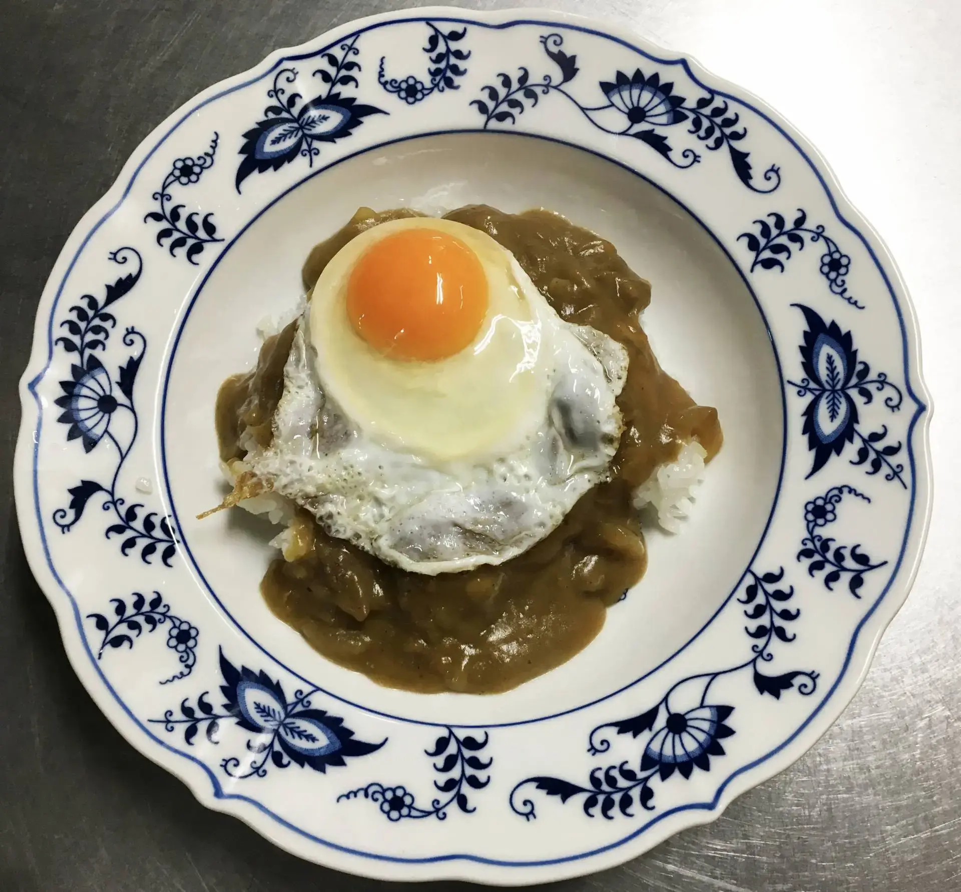 招牌的「高等饭」意指高级咖喱饭