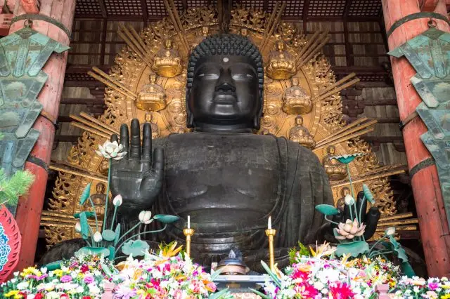 為祈求國家和平與繁榮而建造的「盧舍那佛坐像」