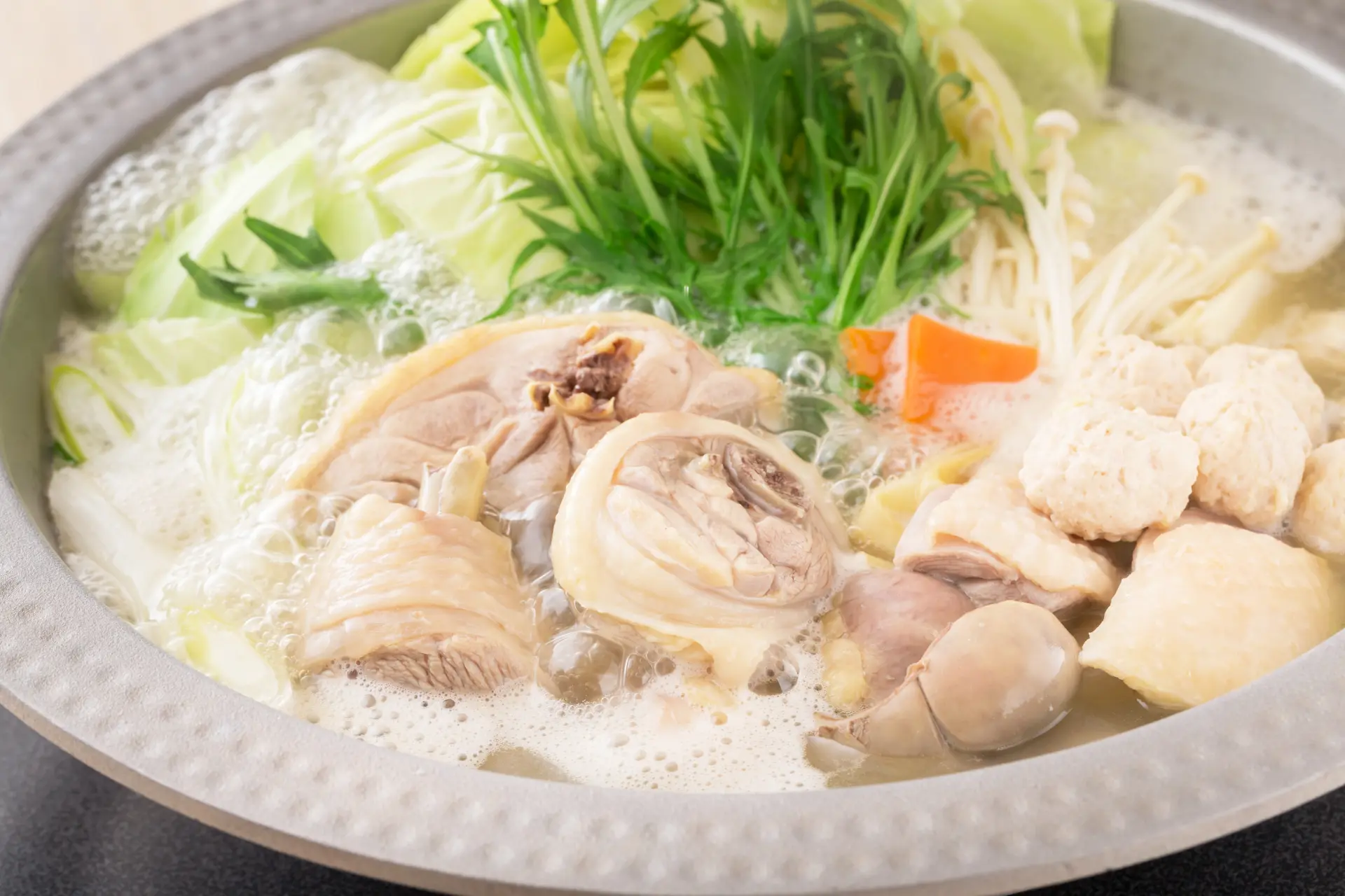 自社ブランド鶏「華味鳥」で作る博多名物・水炊きが絶品の名店