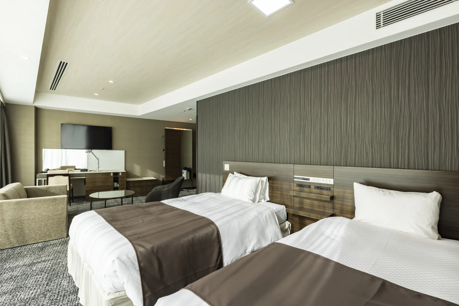 開放感あふれる、ガラス張りのデザイナーズホテル