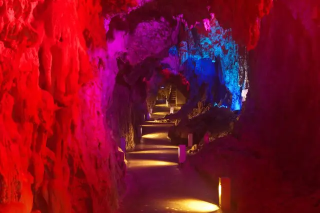 夢幻且神秘的氛圍是其他洞窟難以媲美的魅力