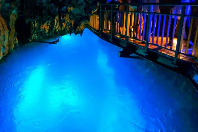 擁有如寶石般美麗湖水的「第二地底湖」