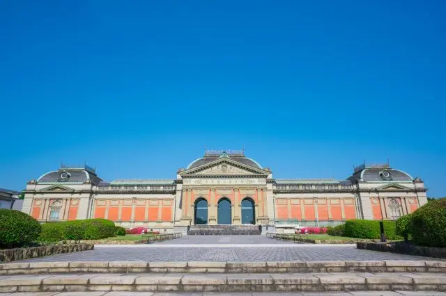 建築本身被指定為重要文化財的「明治古都館」