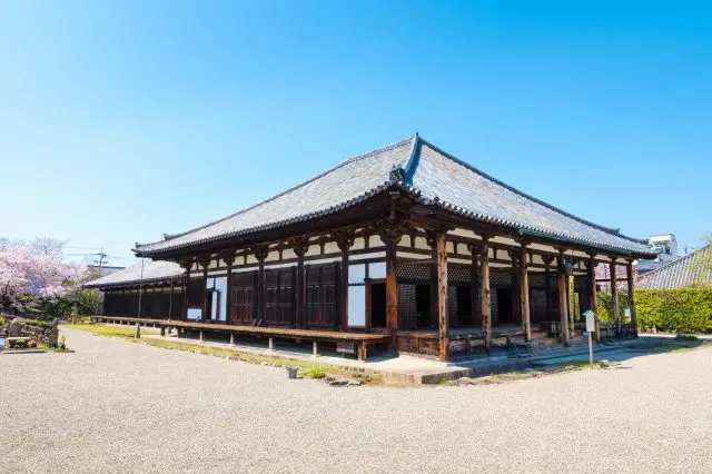 日本最古の本格的仏教寺院・元興寺の観光ガイド