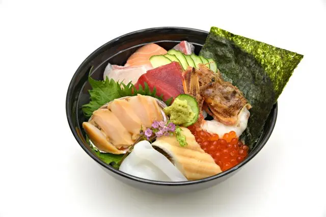 店内でも飲食可！鮮度の高い魚介が目白押し