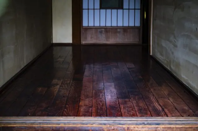 床を外したら現れる落とし穴階段に落ちたら一巻の終わり（画像はイメージです）