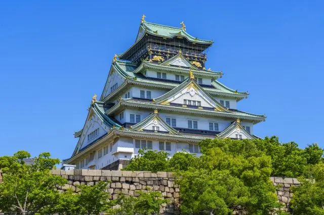 The castle tower, with its majestic appearance, is the symbol of Osaka.