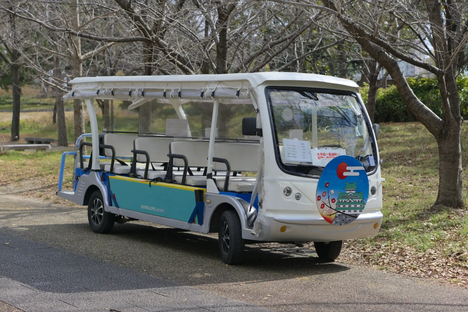 小型バスのような見た目をしているエレクトリックカー