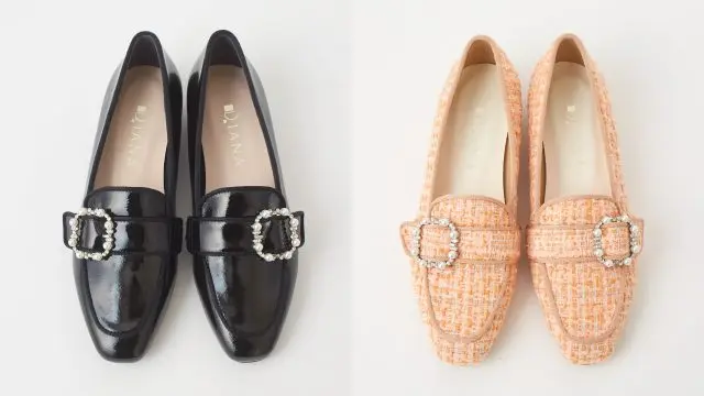 Beautiful loafers with delicate buckles.