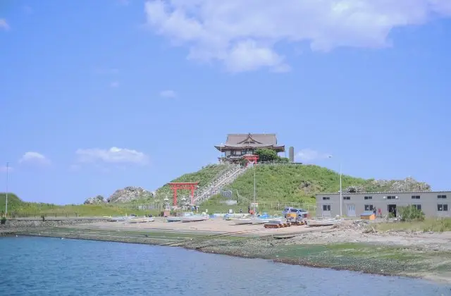 Kabushima was once an island, but is now connected to the mainland.