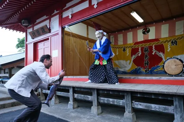 Ebisu Dance: reenacts the visage of the god Ebisu catching fish like sea bream and salmon.