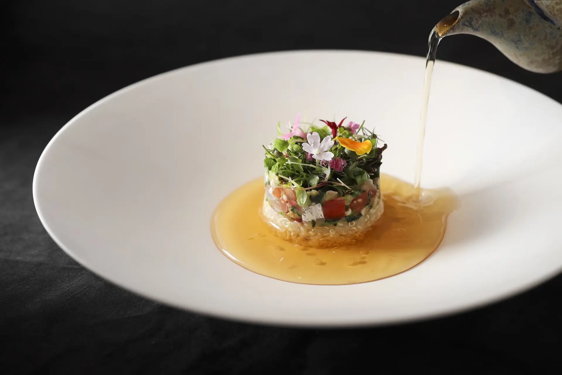 素材の本質を見極めた“おいしい”を超える料理を提供する、独創的で革新的なレストラン